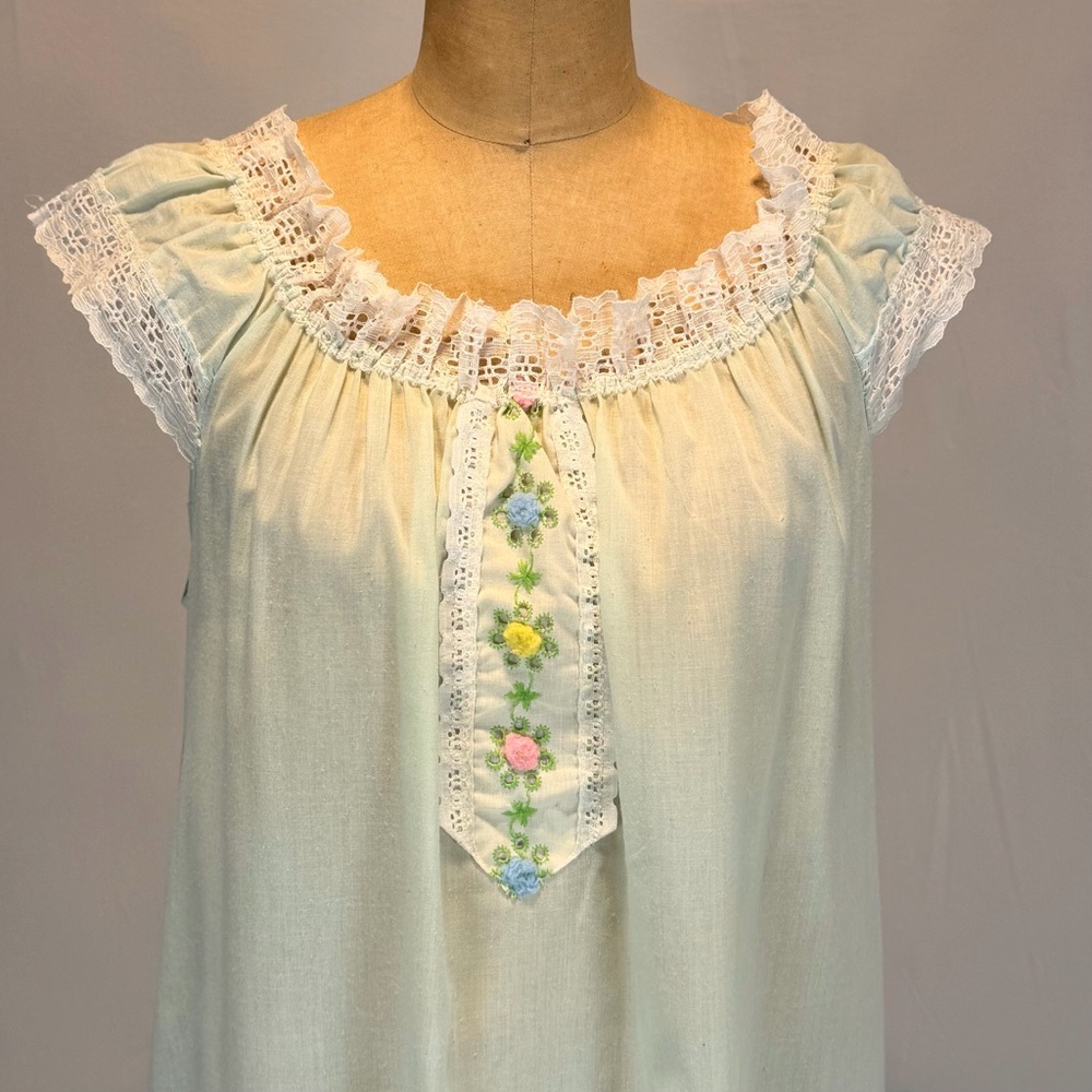 VINTAGE 60s cottage prairie floral embroidered nightgown robe housecoat set lace - Picture 5 of 17
